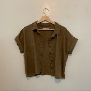 Vintage style cropped button top